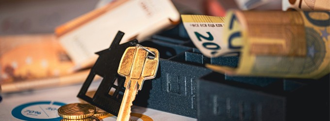 Banca y seguros, los sectores con menor credibilidad para la sociedad española Banca y seguros, los sectores con menor credibilidad para la sociedad española